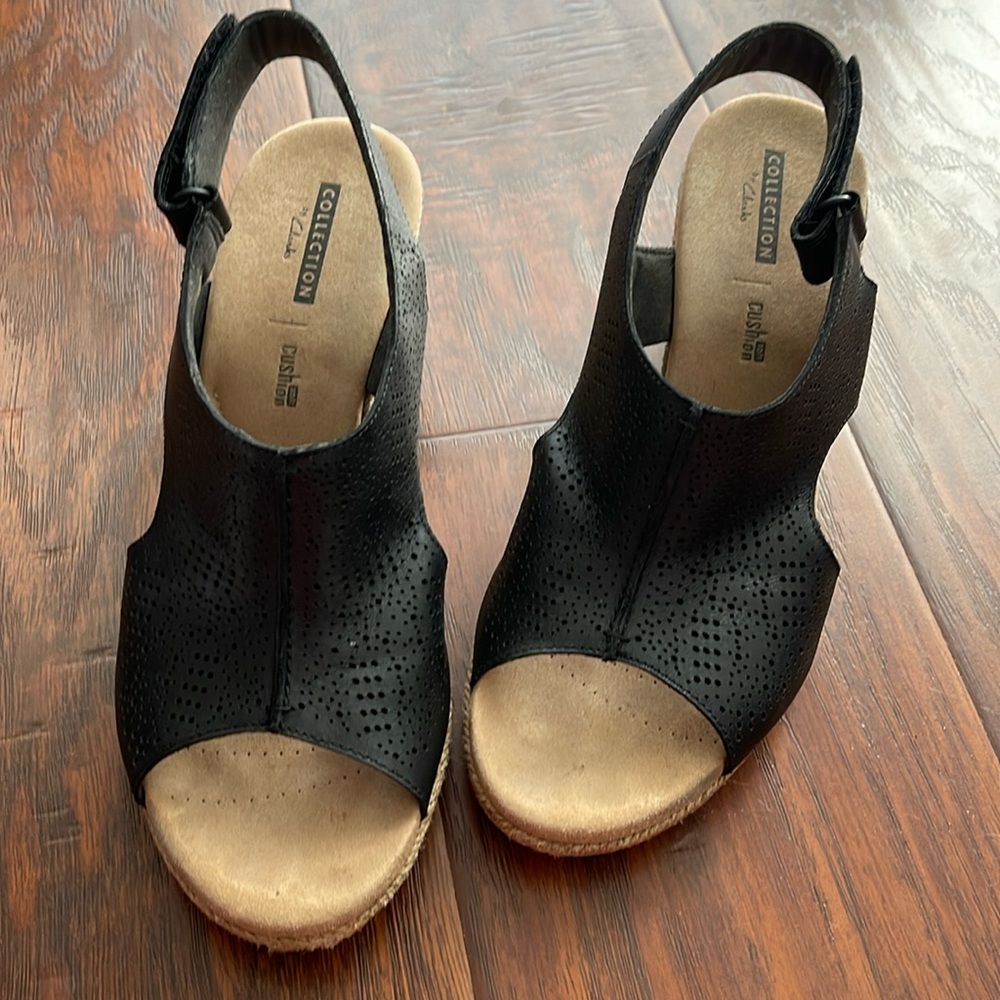 Leather wedge sandals